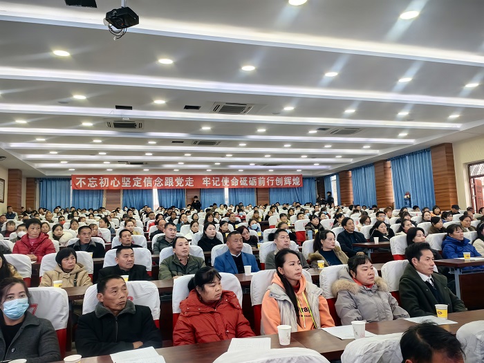 家校共育 攜手賦能 ——瀘縣建校舉行高二年級家長會