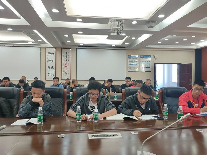 瀘縣2024年春期高中體育教師教材教法培訓(xùn)會在瀘縣建校舉行