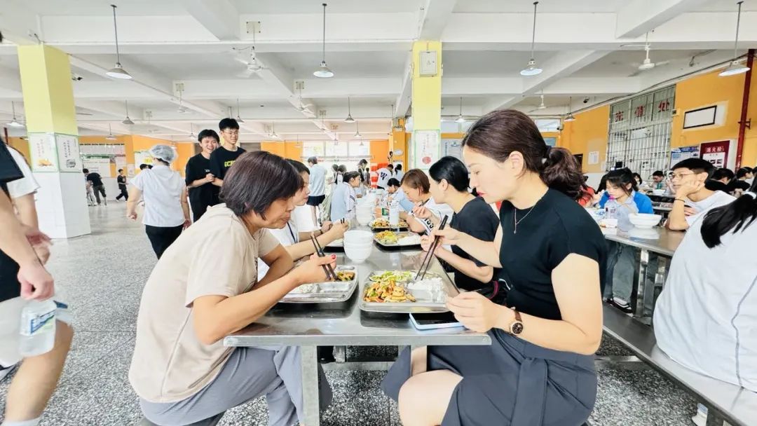 瀘縣建校開展食堂開放日活動