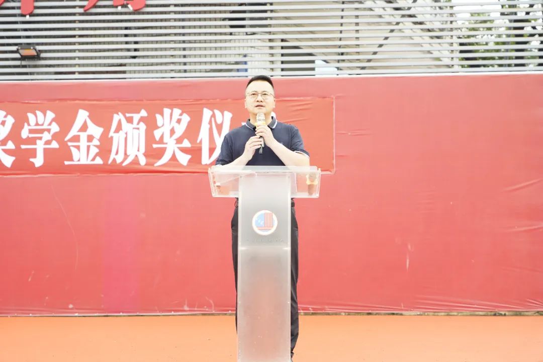 瀘縣建校舉行2024年春期“絲路青年”勵志獎學(xué)金暨校級獎學(xué)金頒獎儀式