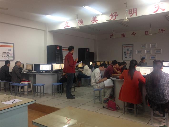 信息中心組織老師進行私有云存儲系統(tǒng)的培訓