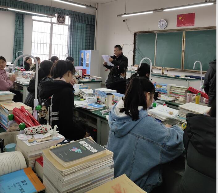 瀘縣建校赴瀘縣九中開展合作辦學(xué)調(diào)研
