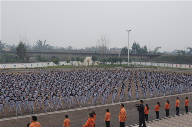 我校陽(yáng)光大課間活動(dòng)榮獲瀘州市第一名