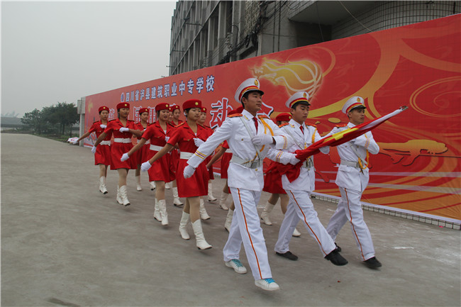 瀘縣建校隆重舉辦第十二屆田徑運(yùn)動(dòng)會(huì)