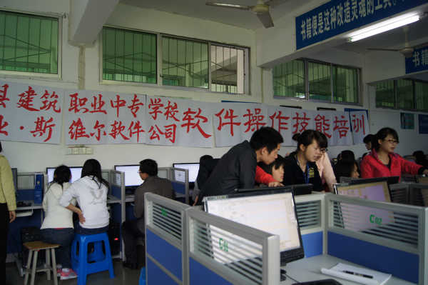 加大設(shè)備投入 引領(lǐng)教師專業(yè)成長