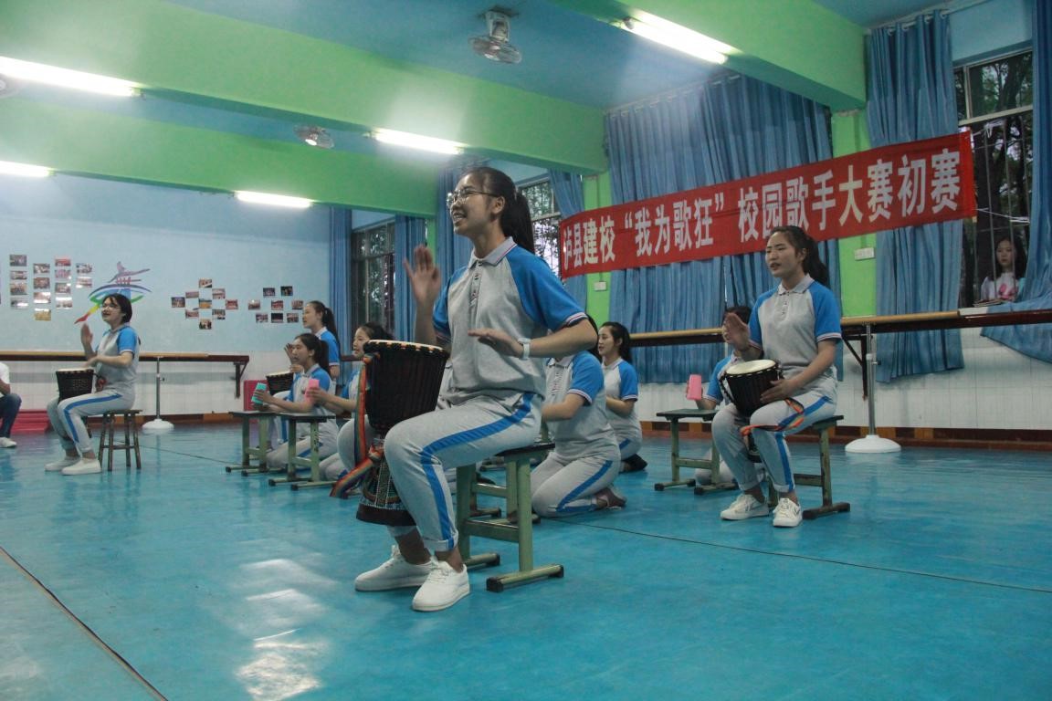 瀘縣建?！拔覟楦杩瘛毙@歌手大賽拉開帷幕
