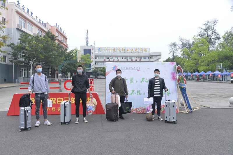 瀘縣建校高三學生開學復課