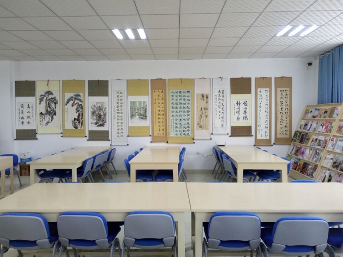 改善辦學(xué)條件，圖書館建設(shè)上檔升級(jí)