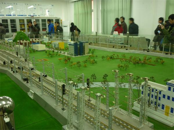 參加全國(guó)職業(yè)教育集團(tuán)化辦學(xué)統(tǒng)計(jì)工作培訓(xùn)會(huì)