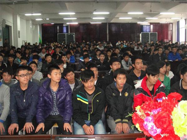 成才學(xué)生--企業(yè)家楊東平來集團(tuán)交流學(xué)習(xí)